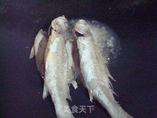 紫苏焖三牙鱼的做法步骤：2
