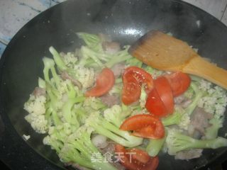 菜花炝西红柿的做法步骤：3