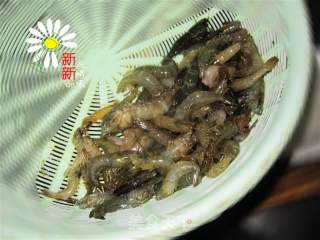 白灼河虾的做法步骤：1