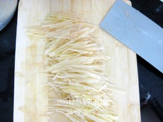 酸辣土豆丝-我的最爱的做法步骤：1