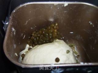 面包机版蜜豆大面包的做法步骤：5