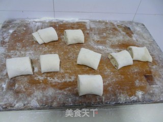 香肠小花卷的做法步骤：10
