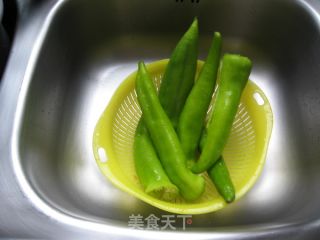送给辣椒控的一道简菜---豆豉青椒的做法步骤：1