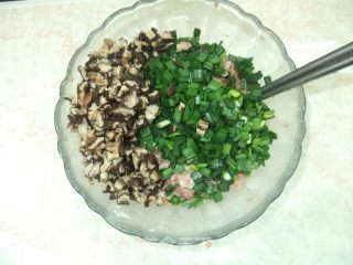 香菇韭菜饺的做法步骤：4