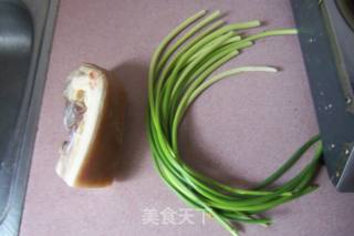 蒜苔炒腊肉的做法步骤：1
