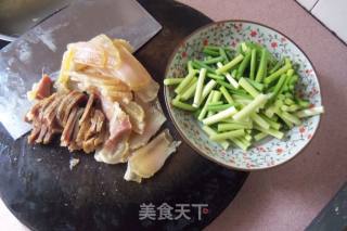 蒜苔炒腊肉的做法步骤：3