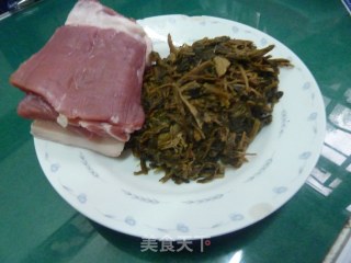 梅菜扣肉的做法步骤：1