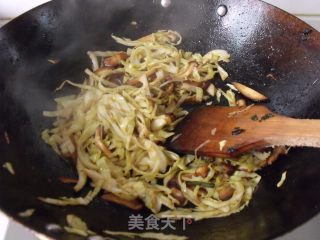包菜炒香菇的做法步骤：3