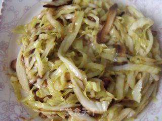 包菜炒香菇的做法步骤：4