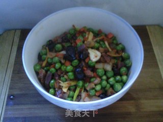 豌豆炒咸肉的做法步骤：4