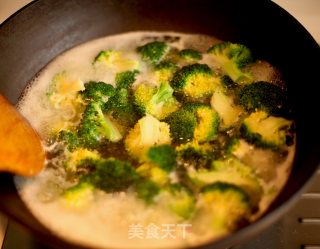 排毒减脂---双耳西兰花的做法步骤：3