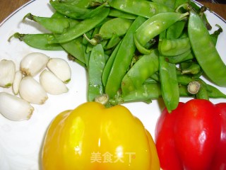 蒜香荷兰豆的做法步骤：1