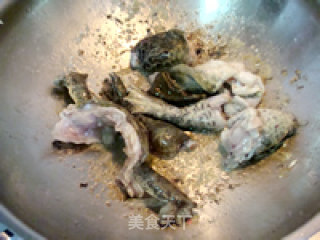 牛蛙鱼头粉丝煲的做法步骤：6