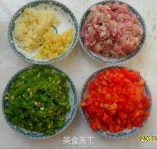 双椒丝瓜的做法步骤：2