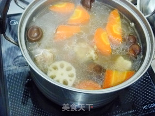 【食疗养生话汤煲】春节养生好汤---什锦脆骨汤的做法步骤：6