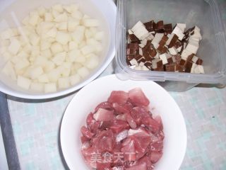 辣酱面的做法步骤：1