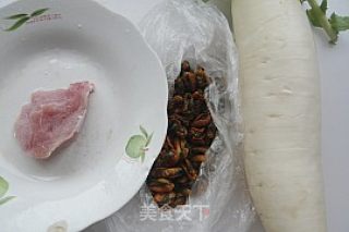 淡菜萝卜瘦肉汤的做法步骤：1