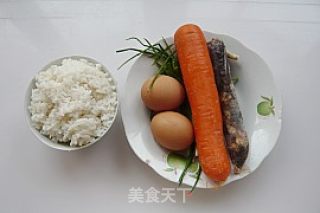 香肠胡萝卜蛋炒饭的做法步骤：1