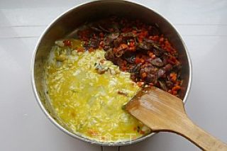 香肠胡萝卜蛋炒饭的做法步骤：4