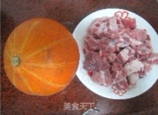 微波南瓜蒸排骨的做法步骤：1
