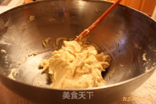 【甜牙齒】一口接一口的奶酥餅乾Danish butter cookies的做法步骤：2