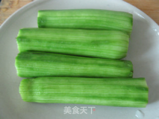 丝瓜炒鸡蛋的做法步骤：2