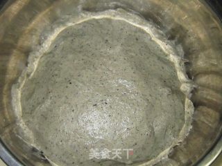 【低卡系列之一】芝麻核桃胚芽面包的做法步骤：1