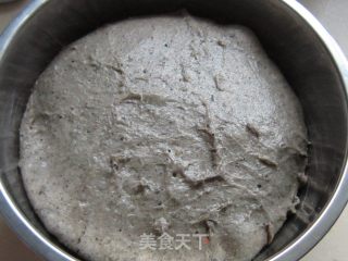 【低卡系列之一】芝麻核桃胚芽面包的做法步骤：2