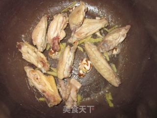 香草可乐糖鸡翅饭的做法步骤：4