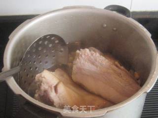 咸猪头肉炖黄豆的做法步骤：5