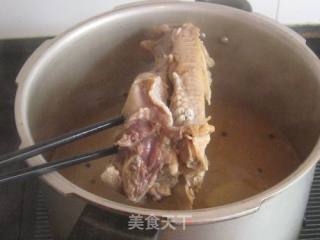 咸猪头肉炖黄豆的做法步骤：7