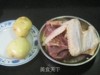 土豆烧飞鸭的做法步骤：1