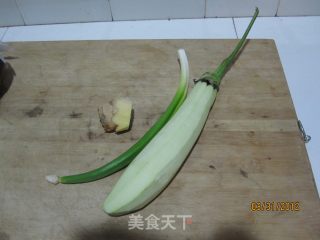 蒜泥拌长茄的做法步骤：1
