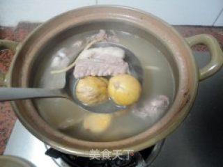 木瓜栗子排骨汤的做法步骤：5