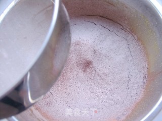 8寸圆模巧克力戚风的做法步骤：5