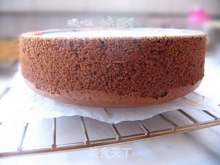 8寸圆模巧克力戚风的做法步骤：12
