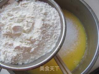 草莓夹心蛋糕的做法步骤：2