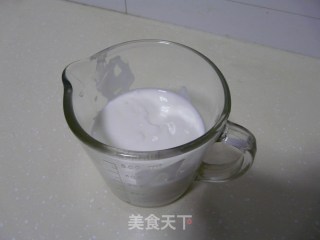 草莓奶昔的做法步骤：1
