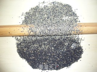 黑芝麻南瓜糯米团的做法步骤：2