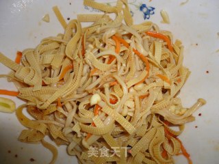 金针菇拌干豆腐丝的做法步骤：7