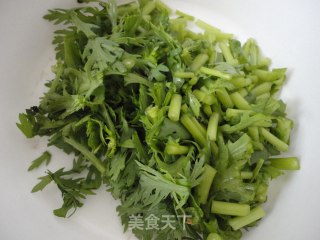 茼蒿饼的做法步骤：2