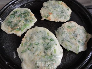 茼蒿饼的做法步骤：7