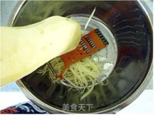 东北家常菜“酸菜炒土豆丝”的做法步骤：1