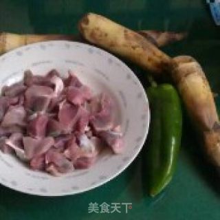 春笋爆鸡胗的做法步骤：1
