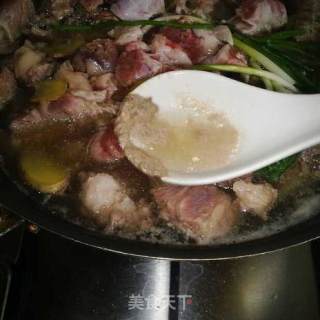 红烧牛腩土豆的做法步骤：3