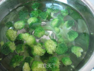 肉炒西蓝花的做法步骤：3