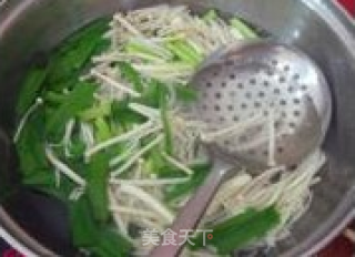 蒜苗拌金针菇的做法步骤：3