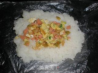 榨菜火腿糯米卷的做法步骤：13