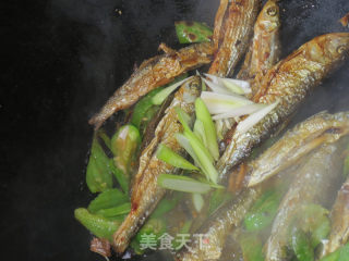 青椒鱼干的做法步骤：6