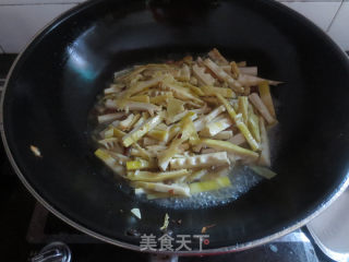 咸香春笋条的做法步骤：6